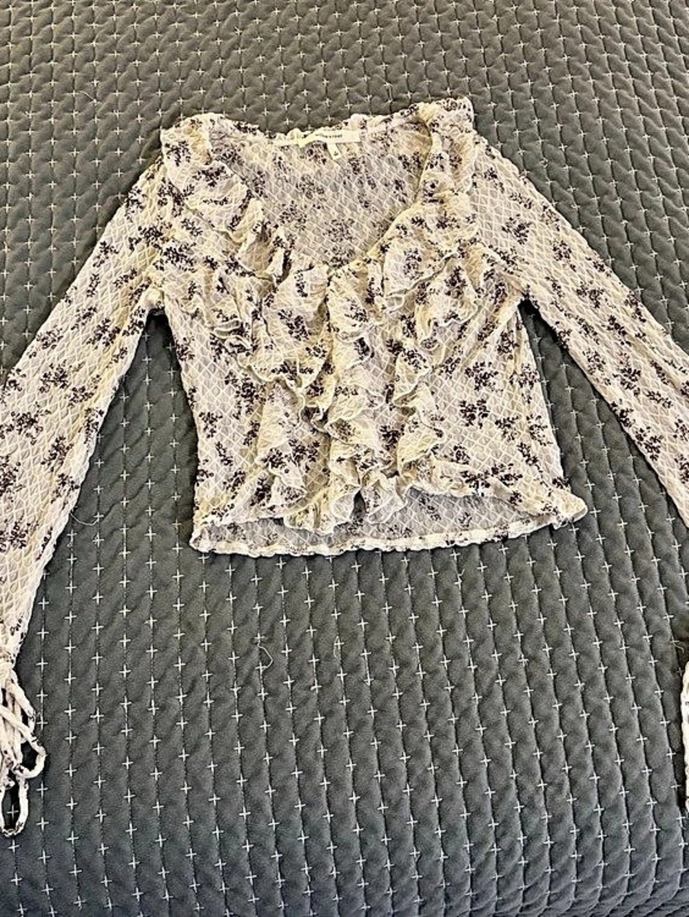 willow + root Floral Ruffle Bell Sleeve Blouse in White & Brown Size Small